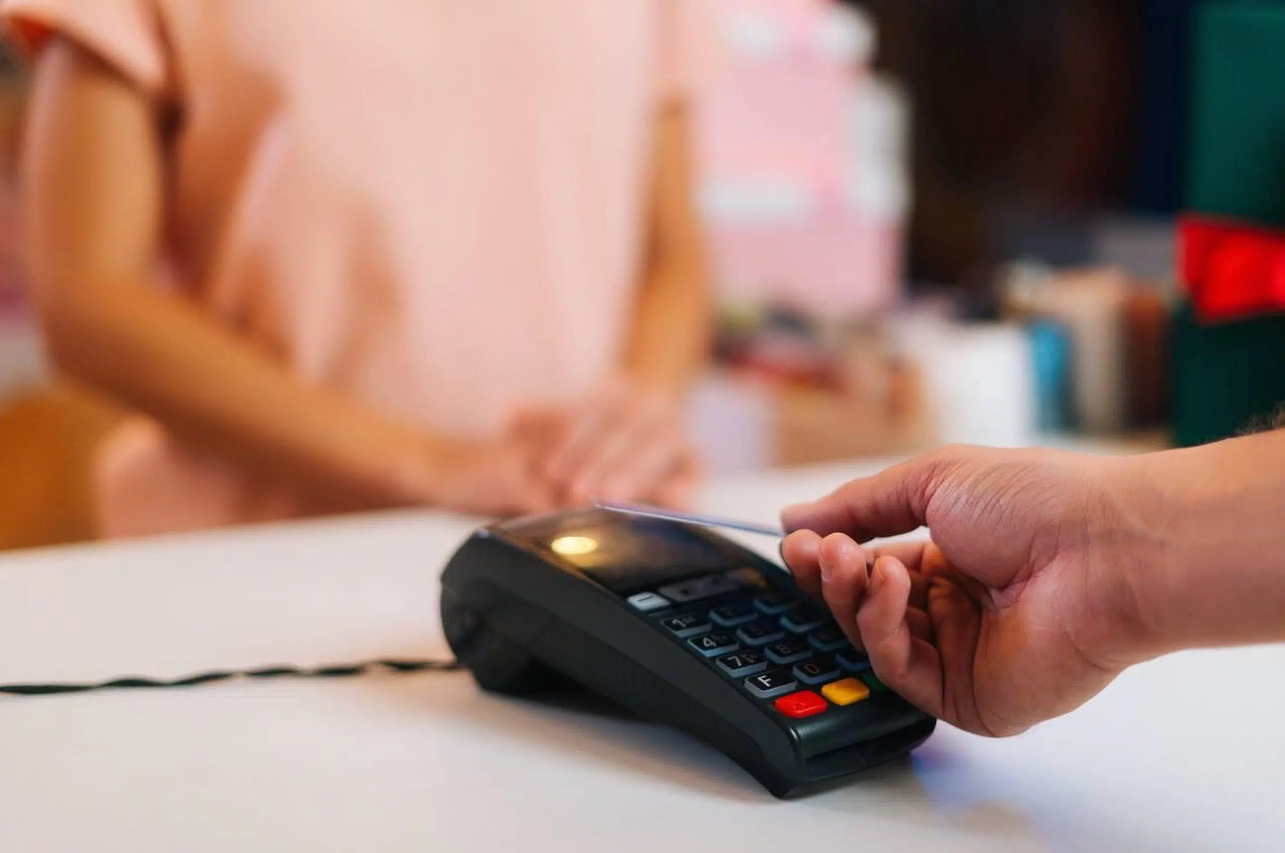 Les fonctionnalités clés d’un TPE mobile pour les professionnels